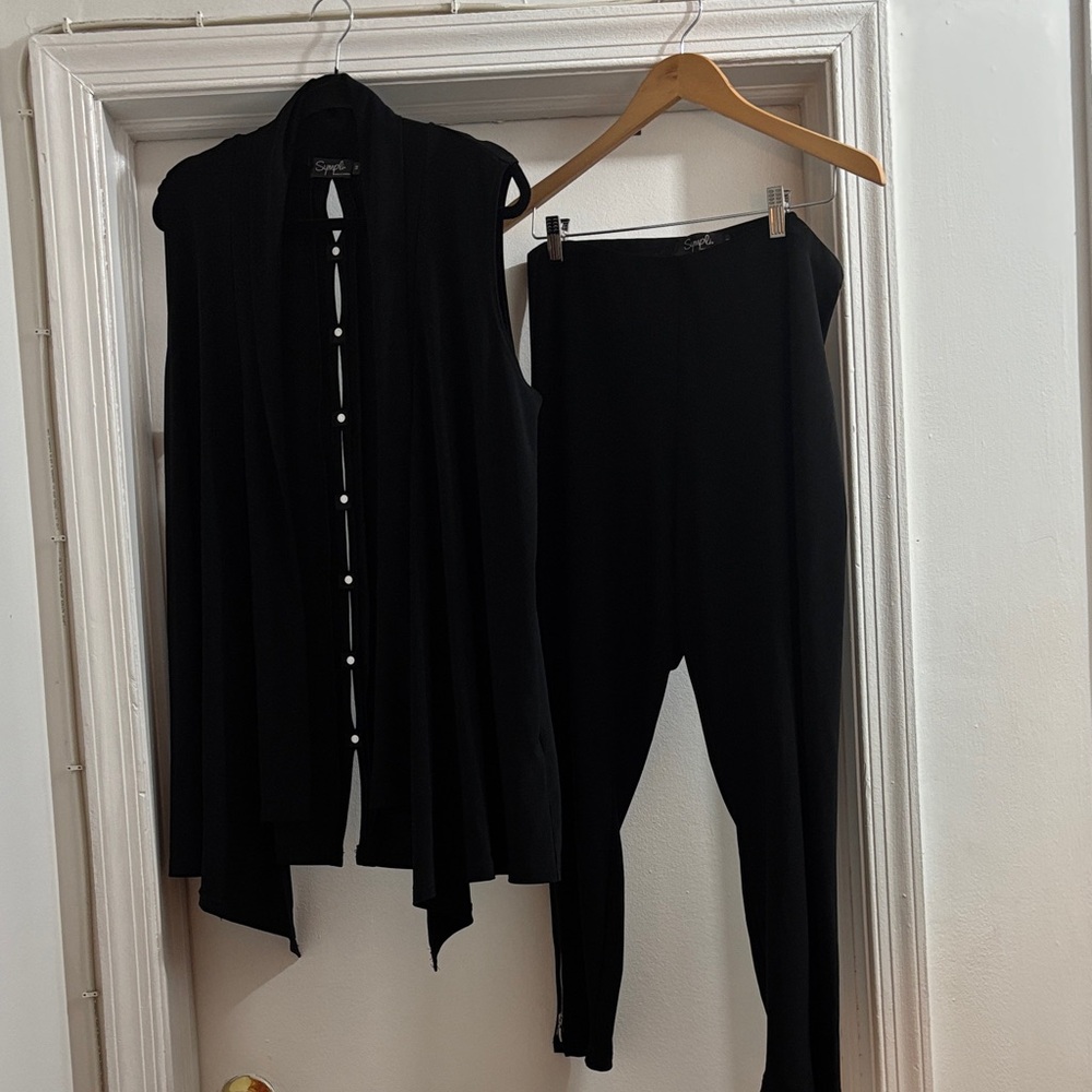 Sympli Black Women's Leggings and Vest Set